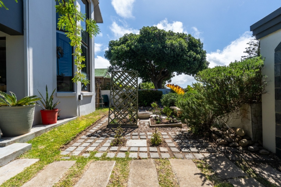 4 Bedroom Property for Sale in Linkside Western Cape